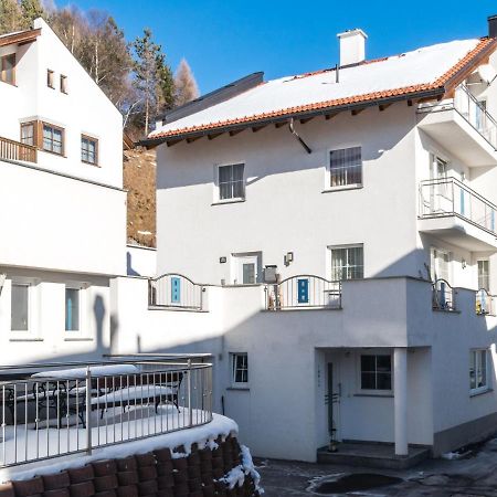 Charming Apartment In Fiss At Ski Bus Stop Bagian luar foto
